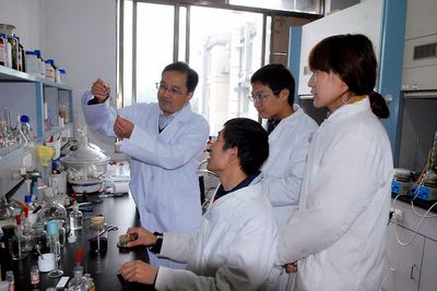 材料科学之光 冯小明院士荣获何梁何利基金科学与技术进步奖